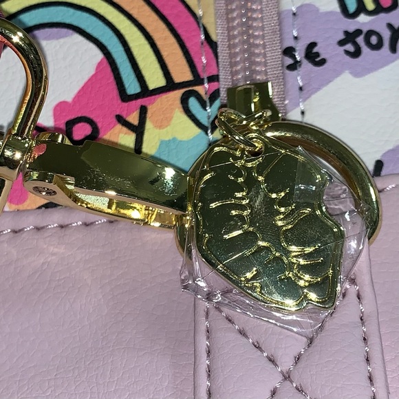 Betsey Johnson “Good Vibes” Weekender Travel Bag with Wristlet/Crossbody Bag - Picture 13 of 16